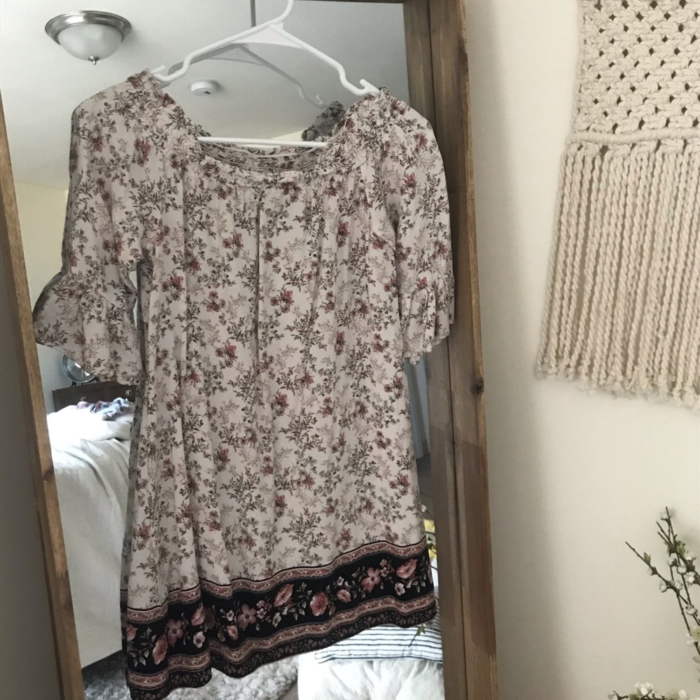 🎄3 for 12🎄 Off the shoulder dress - flowered